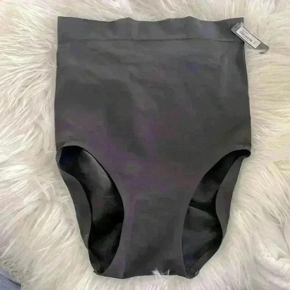 SKIMS - NWT BONDED HIGH WASTED Brief Sz M Color Onyx - Picture 4 of 10
